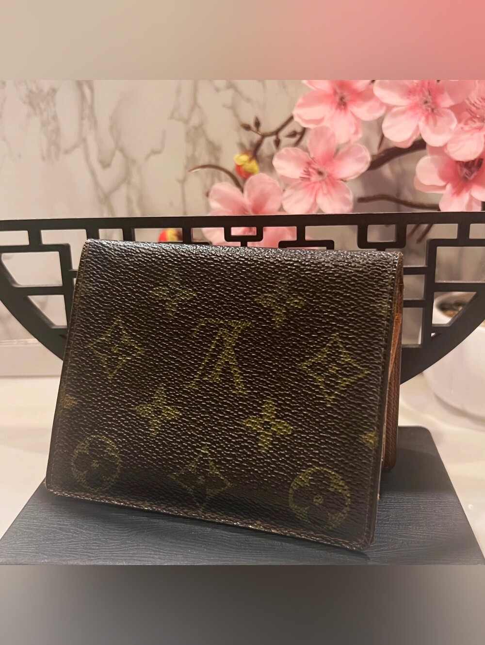 Louis Vuitton Men's Monogram Bi-fold Wallet